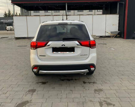 Белый Мицубиси Аутлендер, объемом двигателя 2.36 л и пробегом 151 тыс. км за 16700 $, фото 3 на Automoto.ua