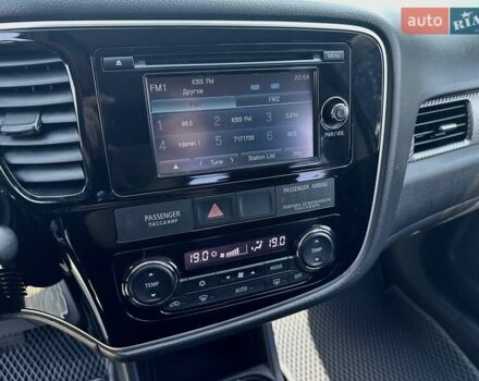 Білий Міцубісі Аутлендер, об'ємом двигуна 2.36 л та пробігом 67 тис. км за 17900 $, фото 28 на Automoto.ua