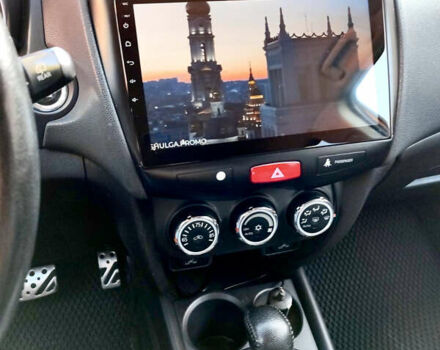 Білий Міцубісі Аутлендер, об'ємом двигуна 2.36 л та пробігом 133 тис. км за 13900 $, фото 7 на Automoto.ua