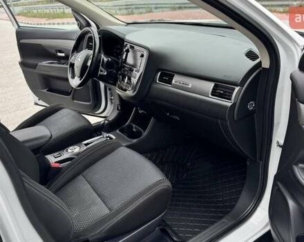 Белый Мицубиси Аутлендер, объемом двигателя 2.2 л и пробегом 199 тыс. км за 17999 $, фото 32 на Automoto.ua