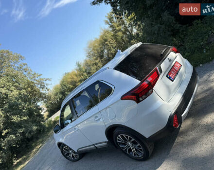 Белый Мицубиси Аутлендер, объемом двигателя 2.2 л и пробегом 240 тыс. км за 17999 $, фото 8 на Automoto.ua