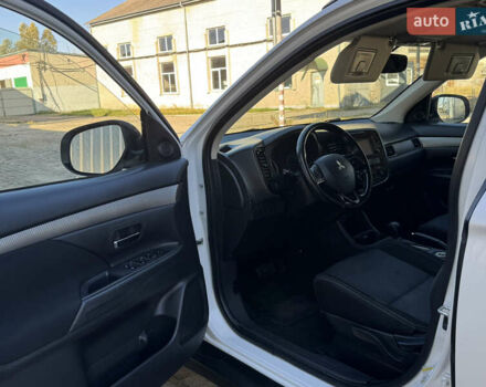 Білий Міцубісі Аутлендер, об'ємом двигуна 2.4 л та пробігом 178 тис. км за 12750 $, фото 55 на Automoto.ua