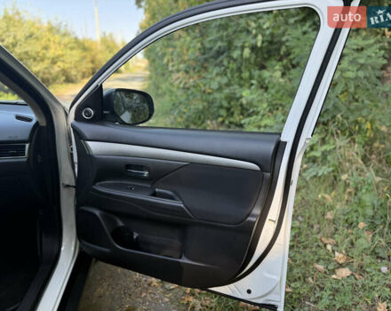 Белый Мицубиси Аутлендер, объемом двигателя 2.2 л и пробегом 240 тыс. км за 17999 $, фото 36 на Automoto.ua