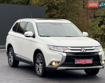 Мицубиси Аутлендер 2016 в Самборе на Automoto.ua Белый Мицубиси Аутлендер, объемом двигателя 2.23 л и пробегом 215 тыс. км за 17500 $, фото 11 на Automoto.ua