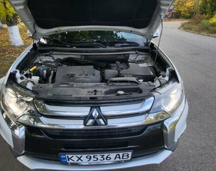 Мицубиси Аутлендер 2016 в Полтаве на Automoto.ua Белый Мицубиси Аутлендер, объемом двигателя 2.36 л и пробегом 240 тыс. км за 14000 $, фото 16 на Automoto.ua
