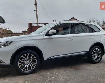 Белый Мицубиси Аутлендер, объемом двигателя 2.35 л и пробегом 127 тыс. км за 19000 $, фото 4 на Automoto.ua