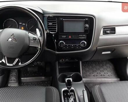 Белый Мицубиси Аутлендер, объемом двигателя 2.35 л и пробегом 127 тыс. км за 19000 $, фото 12 на Automoto.ua