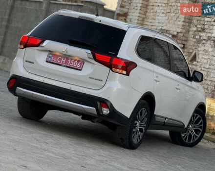 Білий Міцубісі Аутлендер, об'ємом двигуна 2.23 л та пробігом 215 тис. км за 17550 $, фото 24 на Automoto.ua