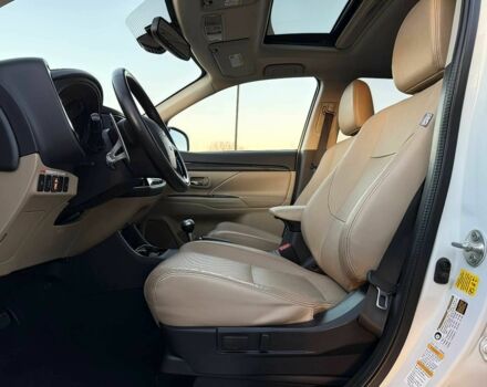 Белый Мицубиси Аутлендер, объемом двигателя 3 л и пробегом 78 тыс. км за 9900 $, фото 8 на Automoto.ua