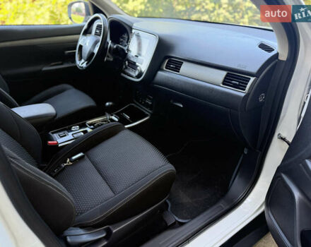 Белый Мицубиси Аутлендер, объемом двигателя 2.2 л и пробегом 240 тыс. км за 17999 $, фото 37 на Automoto.ua