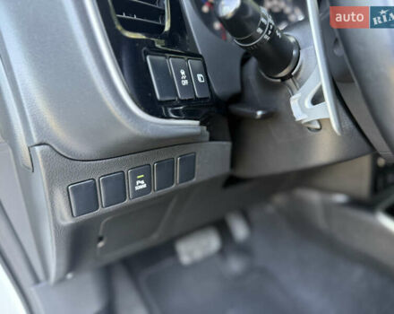 Белый Мицубиси Аутлендер, объемом двигателя 2.2 л и пробегом 240 тыс. км за 17999 $, фото 42 на Automoto.ua