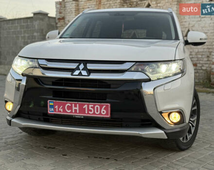 Білий Міцубісі Аутлендер, об'ємом двигуна 2.23 л та пробігом 215 тис. км за 17550 $, фото 2 на Automoto.ua
