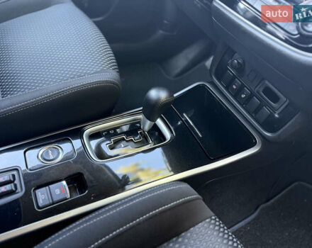 Белый Мицубиси Аутлендер, объемом двигателя 2.2 л и пробегом 240 тыс. км за 17999 $, фото 39 на Automoto.ua