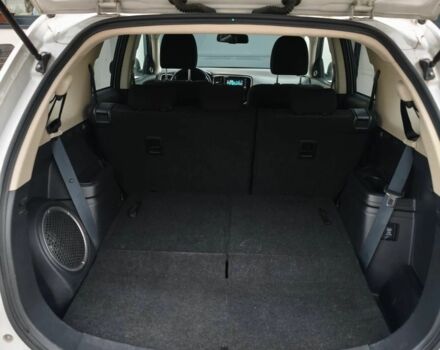 Белый Мицубиси Аутлендер, объемом двигателя 2 л и пробегом 135 тыс. км за 10200 $, фото 17 на Automoto.ua