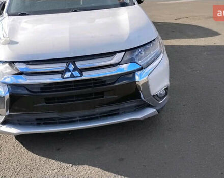 Білий Міцубісі Аутлендер, об'ємом двигуна 3 л та пробігом 177 тис. км за 9000 $, фото 1 на Automoto.ua