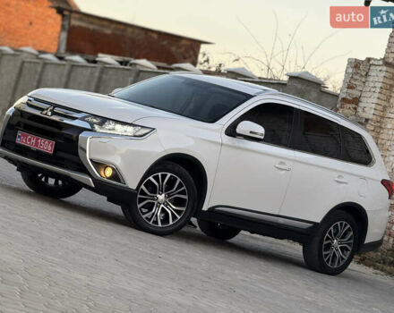 Білий Міцубісі Аутлендер, об'ємом двигуна 2.23 л та пробігом 215 тис. км за 17550 $, фото 1 на Automoto.ua