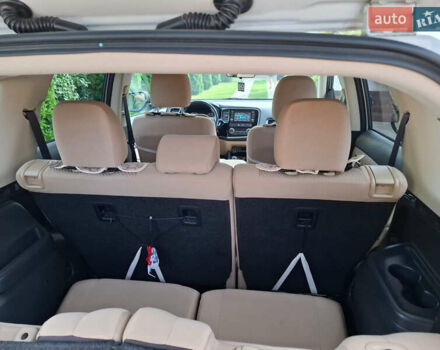 Белый Мицубиси Аутлендер, объемом двигателя 2.4 л и пробегом 145 тыс. км за 14900 $, фото 13 на Automoto.ua