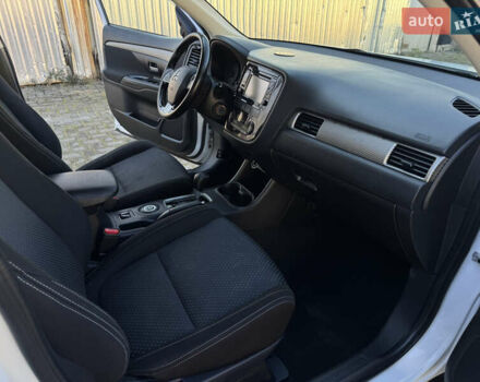 Білий Міцубісі Аутлендер, об'ємом двигуна 2.4 л та пробігом 178 тис. км за 12750 $, фото 46 на Automoto.ua