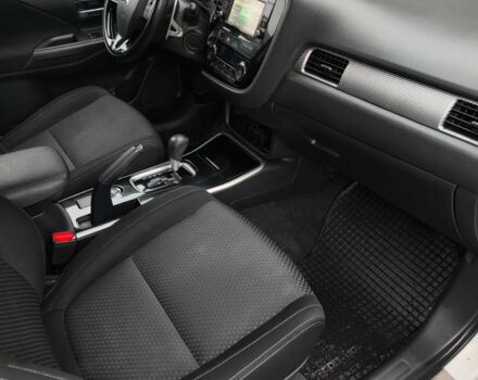 Белый Мицубиси Аутлендер, объемом двигателя 2 л и пробегом 135 тыс. км за 10200 $, фото 11 на Automoto.ua