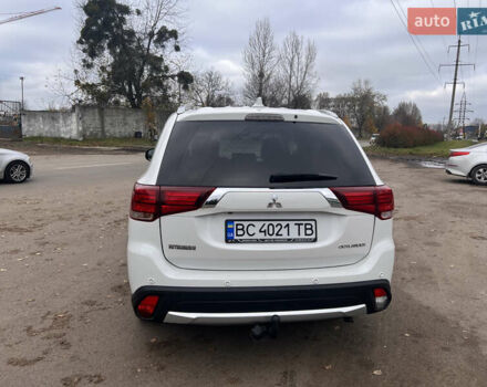 Білий Міцубісі Аутлендер, об'ємом двигуна 2.27 л та пробігом 145 тис. км за 18200 $, фото 4 на Automoto.ua
