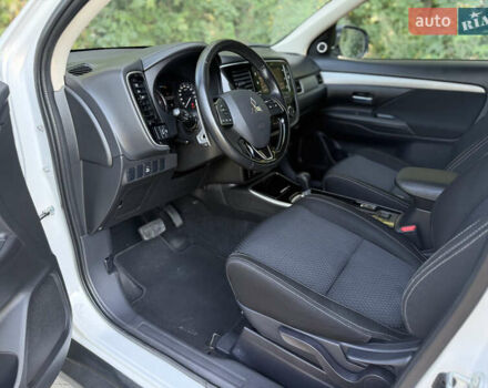 Белый Мицубиси Аутлендер, объемом двигателя 2.2 л и пробегом 240 тыс. км за 17999 $, фото 19 на Automoto.ua