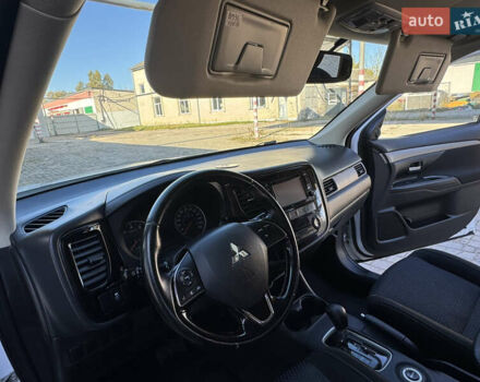 Білий Міцубісі Аутлендер, об'ємом двигуна 2.4 л та пробігом 178 тис. км за 12750 $, фото 38 на Automoto.ua