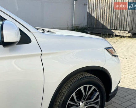 Білий Міцубісі Аутлендер, об'ємом двигуна 2.4 л та пробігом 178 тис. км за 12750 $, фото 34 на Automoto.ua