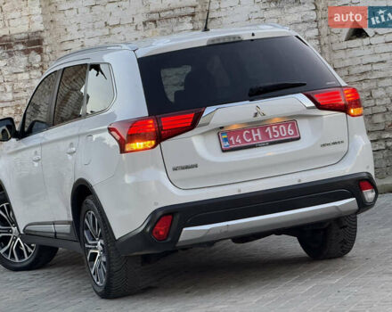 Білий Міцубісі Аутлендер, об'ємом двигуна 2.23 л та пробігом 215 тис. км за 17550 $, фото 33 на Automoto.ua