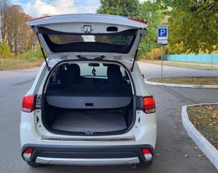 Мицубиси Аутлендер 2016 в Полтаве на Automoto.ua Белый Мицубиси Аутлендер, объемом двигателя 2.36 л и пробегом 240 тыс. км за 14000 $, фото 2 на Automoto.ua