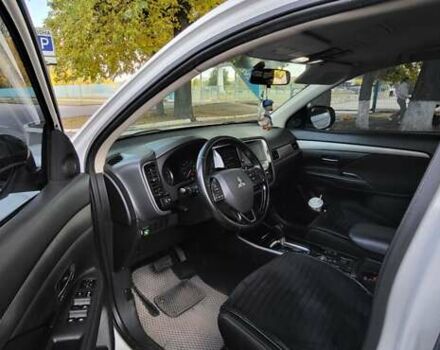 Мицубиси Аутлендер 2016 в Полтаве на Automoto.ua Белый Мицубиси Аутлендер, объемом двигателя 2.36 л и пробегом 240 тыс. км за 14000 $, фото 14 на Automoto.ua