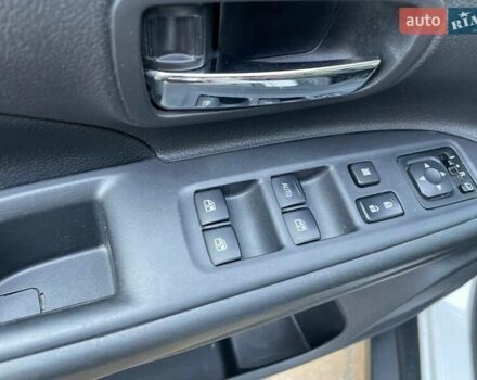 Белый Мицубиси Аутлендер, объемом двигателя 3 л и пробегом 115 тыс. км за 15300 $, фото 16 на Automoto.ua