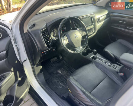 Білий Міцубісі Аутлендер, об'ємом двигуна 3 л та пробігом 157 тис. км за 16900 $, фото 19 на Automoto.ua