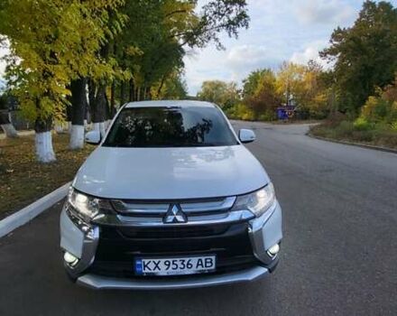 Мицубиси Аутлендер 2016 в Полтаве на Automoto.ua Белый Мицубиси Аутлендер, объемом двигателя 2.36 л и пробегом 240 тыс. км за 14000 $, фото 5 на Automoto.ua