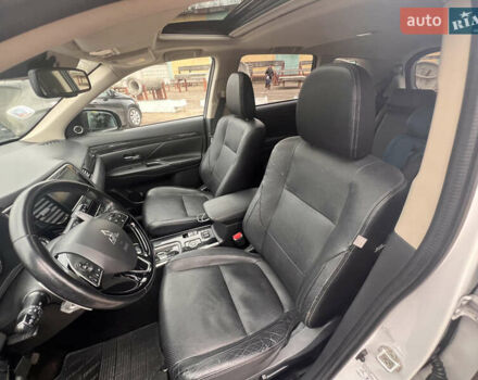 Білий Міцубісі Аутлендер, об'ємом двигуна 2.27 л та пробігом 145 тис. км за 18200 $, фото 14 на Automoto.ua