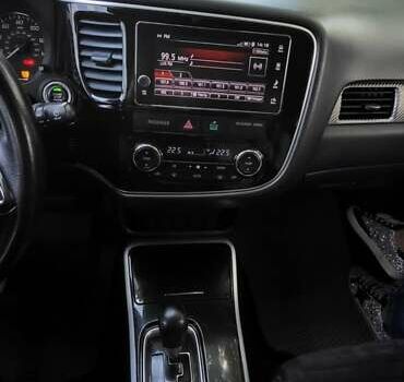 Мицубиси Аутлендер 2016 в Полтаве на Automoto.ua Белый Мицубиси Аутлендер, объемом двигателя 2.36 л и пробегом 240 тыс. км за 14000 $, фото 15 на Automoto.ua