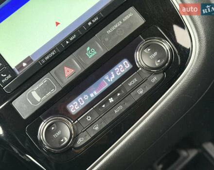 Білий Міцубісі Аутлендер, об'ємом двигуна 2.23 л та пробігом 215 тис. км за 17550 $, фото 38 на Automoto.ua