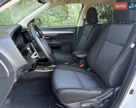 Белый Мицубиси Аутлендер, объемом двигателя 2.2 л и пробегом 240 тыс. км за 17999 $, фото 21 на Automoto.ua