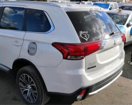 Белый Мицубиси Аутлендер, объемом двигателя 3 л и пробегом 177 тыс. км за 8900 $, фото 1 на Automoto.ua