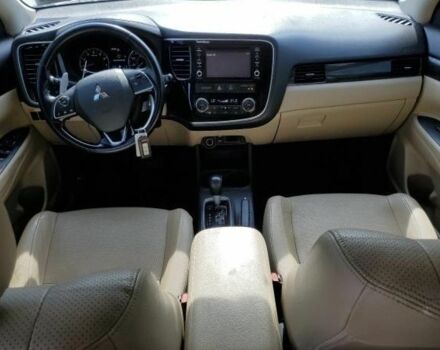 Білий Міцубісі Аутлендер, об'ємом двигуна 3 л та пробігом 177 тис. км за 8900 $, фото 7 на Automoto.ua