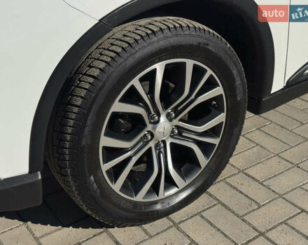 Білий Міцубісі Аутлендер, об'ємом двигуна 2.4 л та пробігом 178 тис. км за 12750 $, фото 21 на Automoto.ua