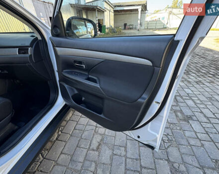 Білий Міцубісі Аутлендер, об'ємом двигуна 2.4 л та пробігом 178 тис. км за 12750 $, фото 44 на Automoto.ua