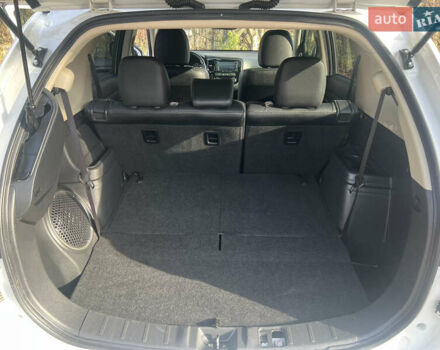 Білий Міцубісі Аутлендер, об'ємом двигуна 3 л та пробігом 157 тис. км за 16900 $, фото 15 на Automoto.ua