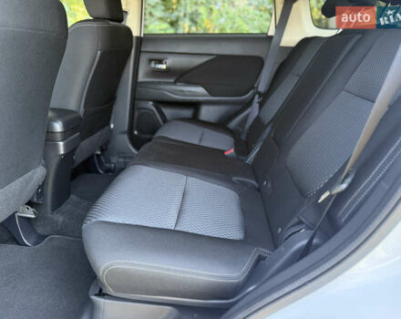 Белый Мицубиси Аутлендер, объемом двигателя 2.2 л и пробегом 240 тыс. км за 17999 $, фото 25 на Automoto.ua