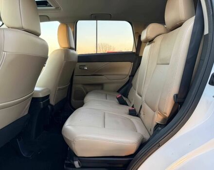 Белый Мицубиси Аутлендер, объемом двигателя 3 л и пробегом 78 тыс. км за 9900 $, фото 11 на Automoto.ua