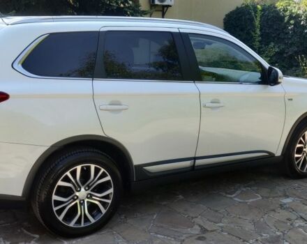 Белый Мицубиси Аутлендер, объемом двигателя 3 л и пробегом 115 тыс. км за 15400 $, фото 3 на Automoto.ua