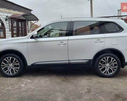 Белый Мицубиси Аутлендер, объемом двигателя 2.35 л и пробегом 127 тыс. км за 19000 $, фото 3 на Automoto.ua