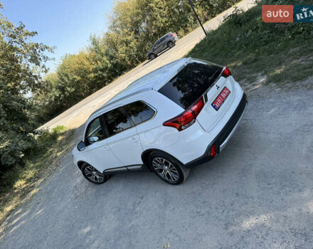 Белый Мицубиси Аутлендер, объемом двигателя 2.2 л и пробегом 240 тыс. км за 17999 $, фото 3 на Automoto.ua