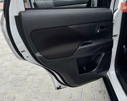 Белый Мицубиси Аутлендер, объемом двигателя 2.2 л и пробегом 199 тыс. км за 17999 $, фото 23 на Automoto.ua