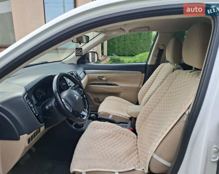 Белый Мицубиси Аутлендер, объемом двигателя 2.4 л и пробегом 145 тыс. км за 14900 $, фото 8 на Automoto.ua