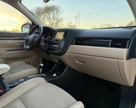 Белый Мицубиси Аутлендер, объемом двигателя 3 л и пробегом 78 тыс. км за 9900 $, фото 9 на Automoto.ua